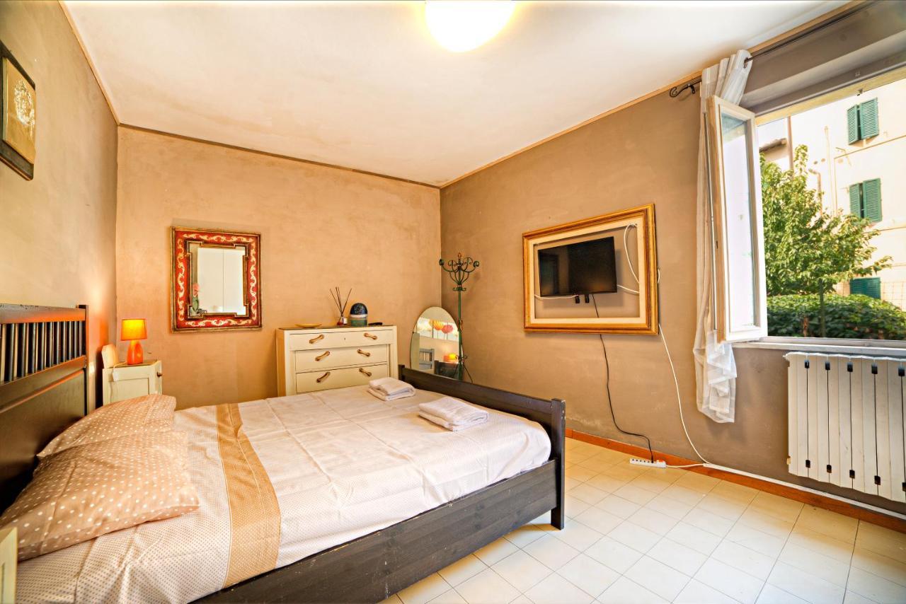 Alfio'S Apartment In Siena Exterior photo