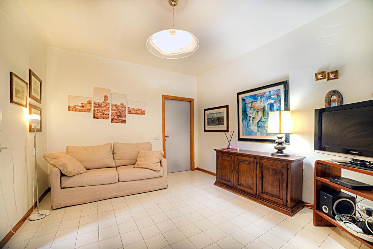 Alfio'S Apartment In Siena Exterior photo